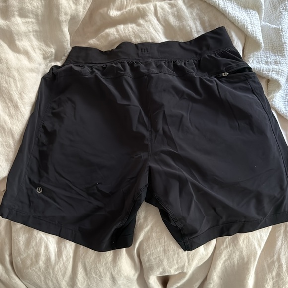 Lululemon Men’s Workout Shorts Size L - Picture 2 of 3